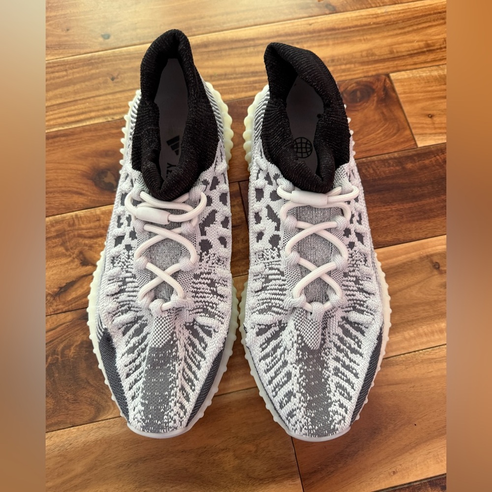 adidas Yeezy 350 V2 CMPCT